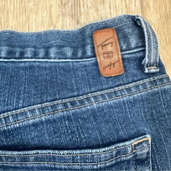 Tommy Hilfiger Faded Dark Wash Bootcut Jeans Size 8 GUC - Picture 7 of 10
